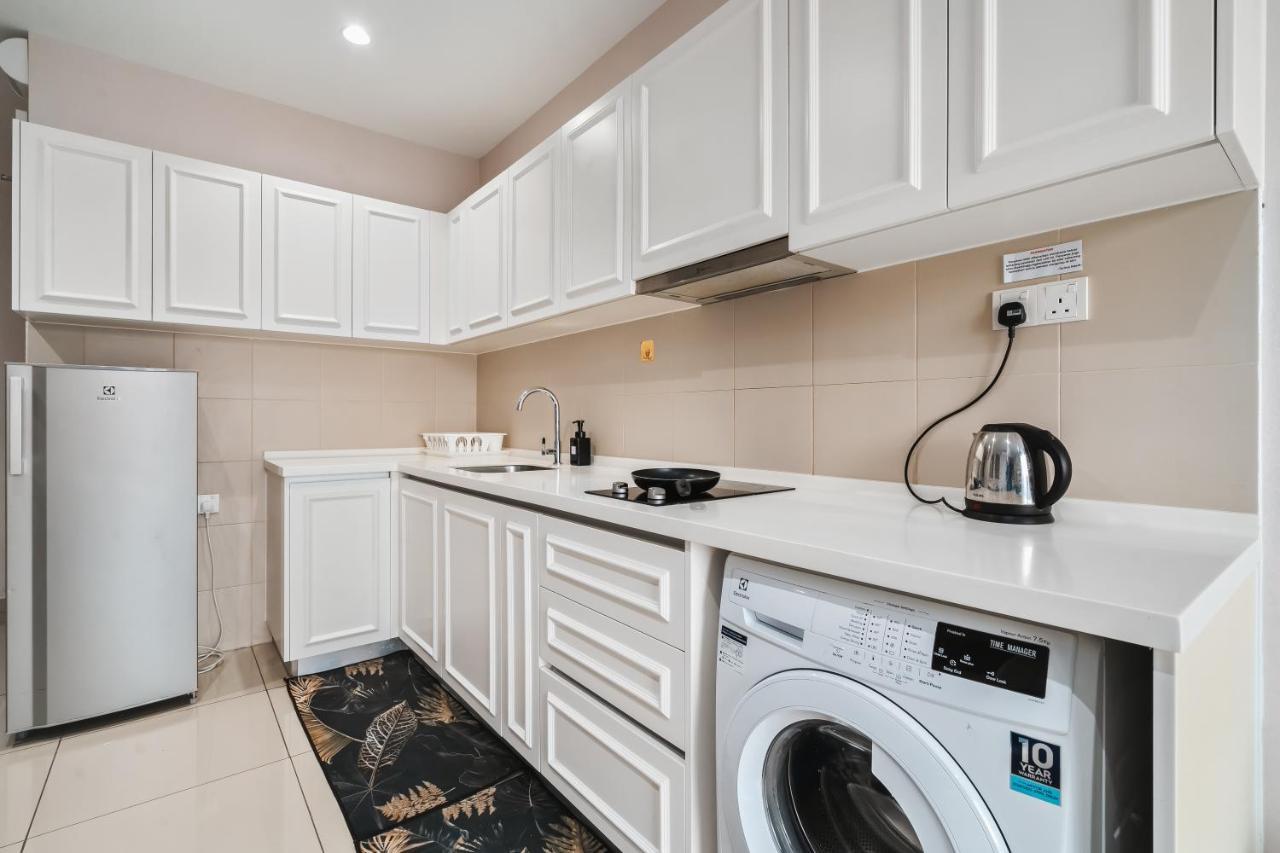 Apartment Hostahome At I-city, Mall *