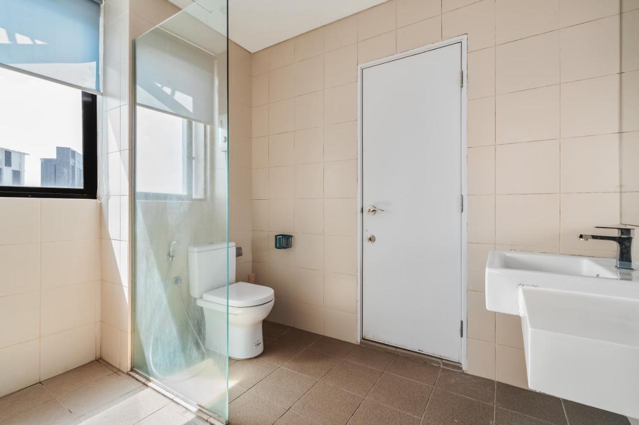 Hostahome At I-city, Mall Apartment