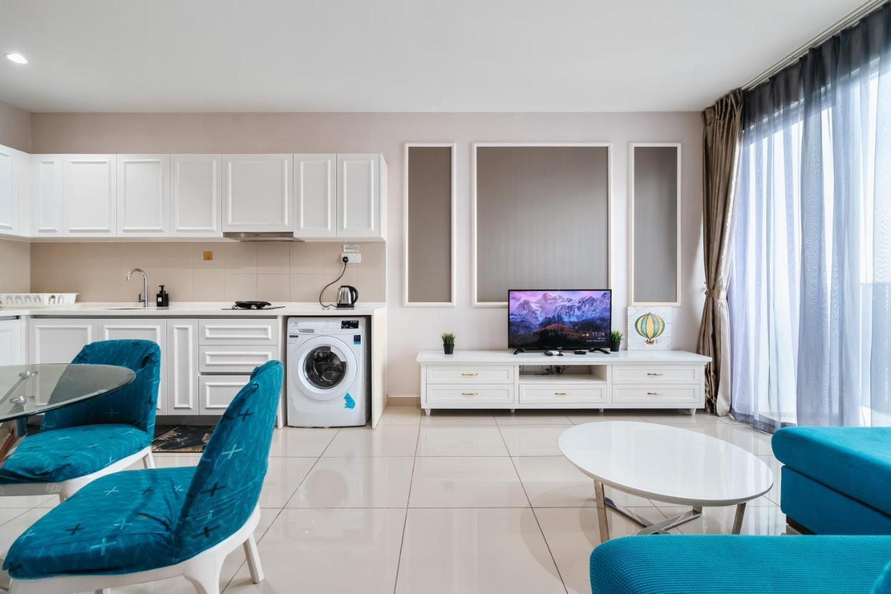 Hostahome At I-city, Mall Apartment
