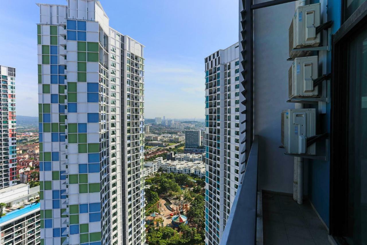 Apartment Hostahome At I-city, Mall